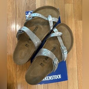 NWT Birkenstock Mayari Sandals.